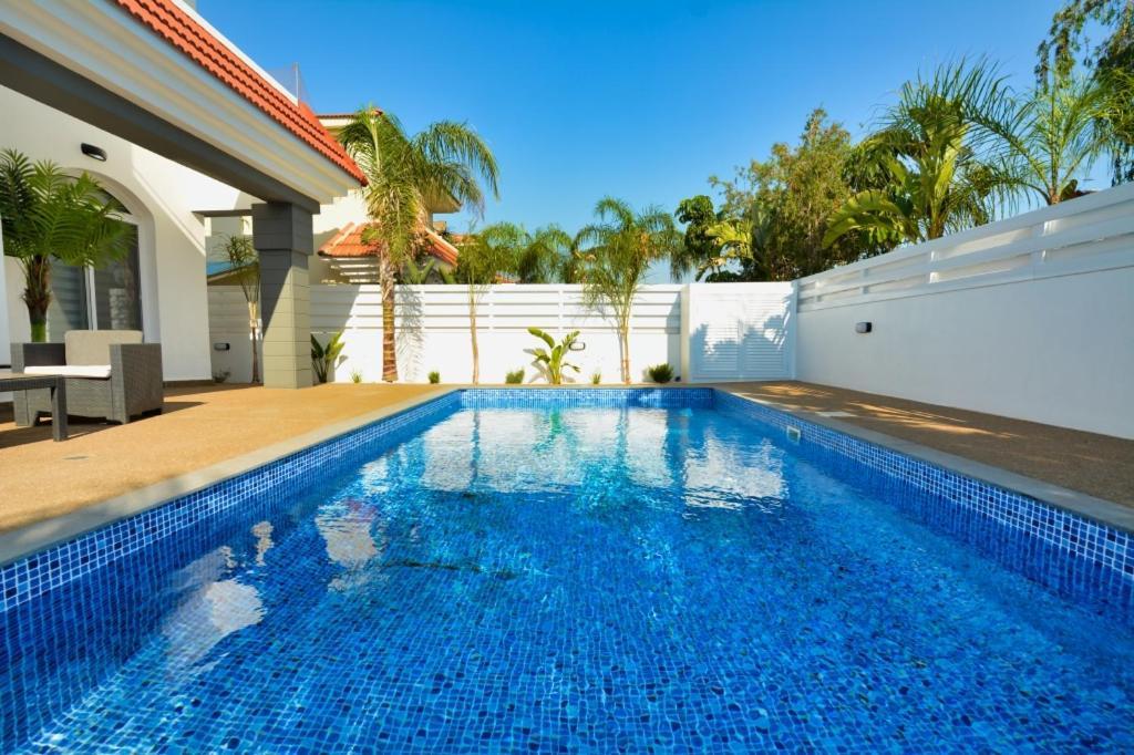 Villa Mario - 2Min Walk From Kapparis Beach Paralimni Exterior photo
